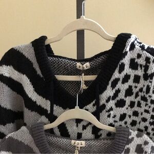 POL NWT Sweater Hoodie Patterned Black Grey Fits small - Xlarge